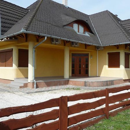 Nadas Tarsashaz Balatonlelle Zewnętrze zdjęcie