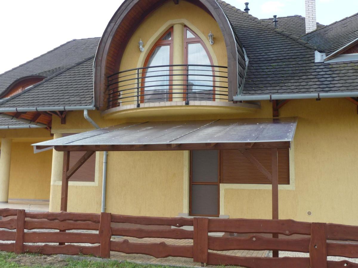 Nadas Tarsashaz Balatonlelle Zewnętrze zdjęcie