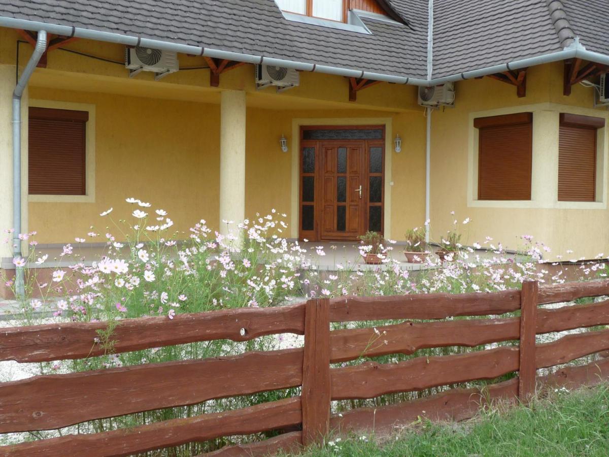 Nadas Tarsashaz Balatonlelle Zewnętrze zdjęcie